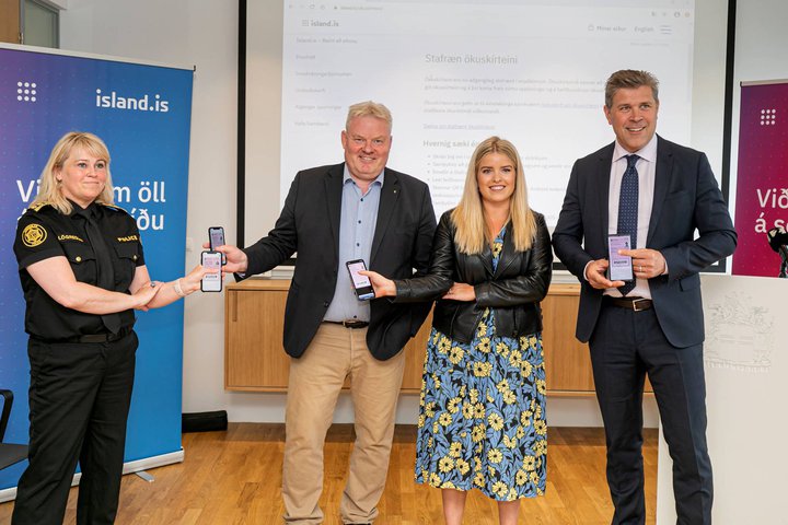 Rafrænu ökuskírteinin voru kynnt á blaðamannafundi í síðustu viku.
