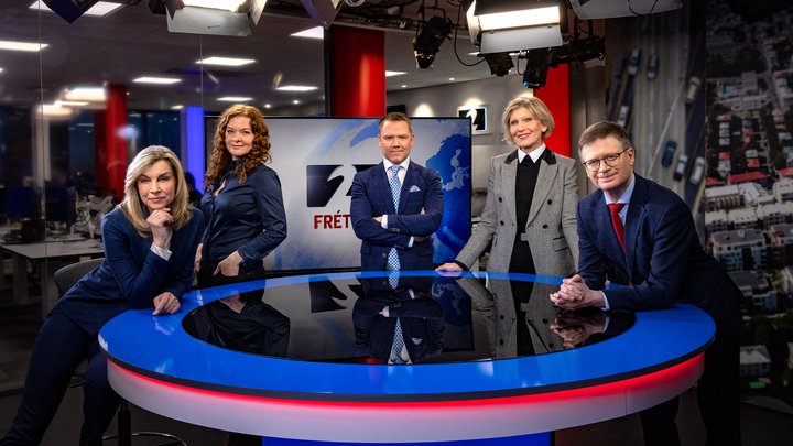 Fréttatíma Stöðvar 2 var lokað fyrir öðrum en áskrifendum í síðasta mánuði. Samhliða dróst áhorf á hann saman um rúmlega helming.