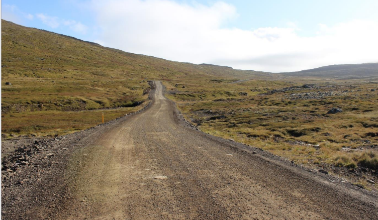 Strandavegur ofan á Veiðuleysuhálsi. Mynd: Helga Aðalgeirsdóttir/Vegagerðin