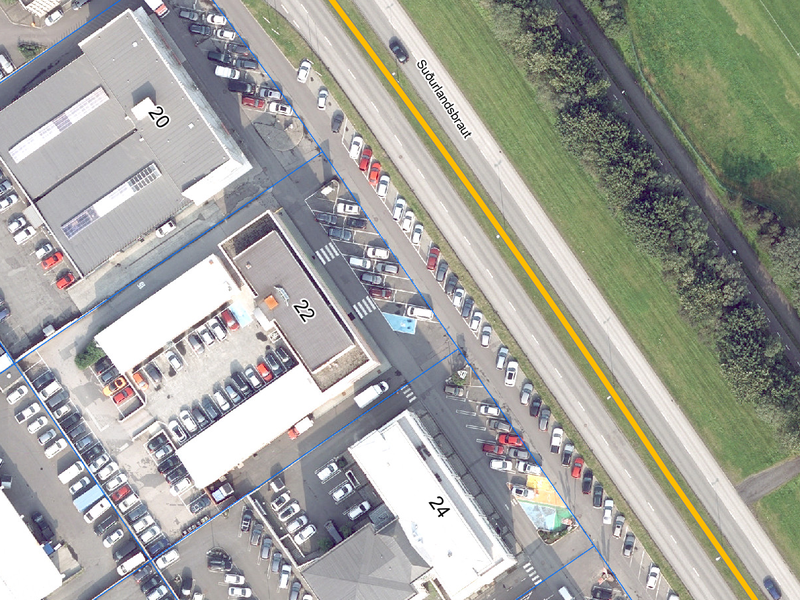 Bílastæðin við Suðurlandsbrautina eru einungis að hluta á lóðum húsa sem standa við götuna. Skjáskot úr borgarvefsjá.