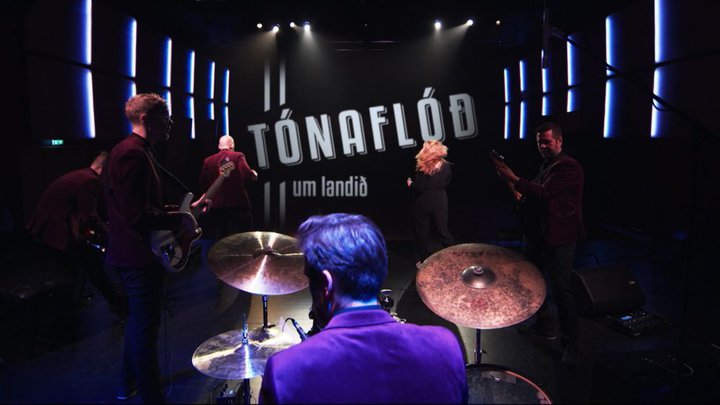 Þættirnir Tónaflóð um landið voru á dagskrá í bæði útvarpi og sjónvarpi.