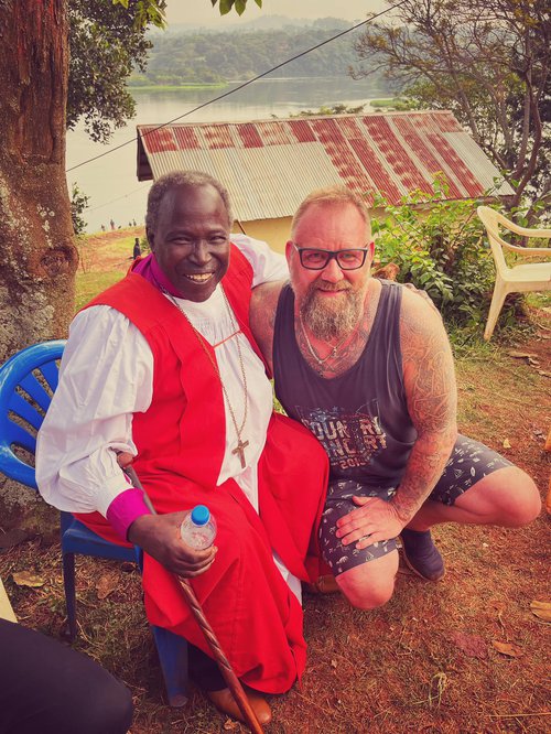 Auðun ásamt biskupnum í Jinja. Mynd: Einkasafn