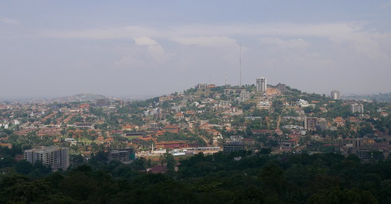 Kampala af Kololo-hæð á nokkuð góðum degi. Mynd: Sunna Ósk Logadóttir