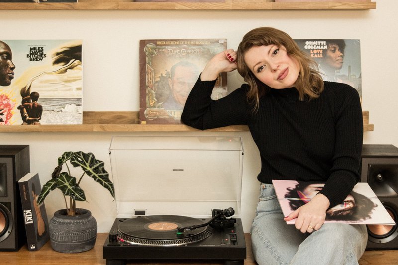 Fríða Dís segir það gera mikið fyrir hennar tónlistarupplifun að hlusta á tónlist í físísku formi. Mynd: Aðsend