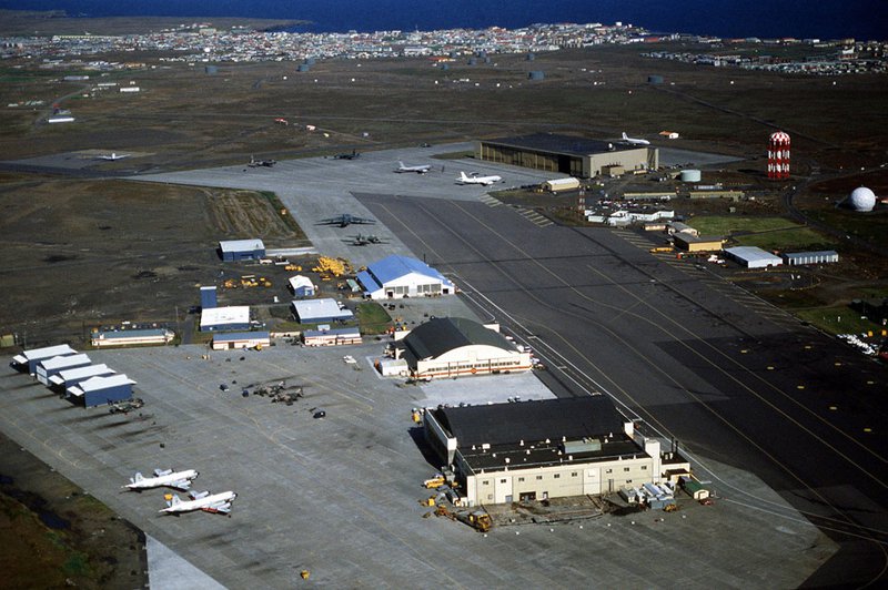 Keflavíkurflugvöllur í ágúst árið 1982. Mynd: NATO