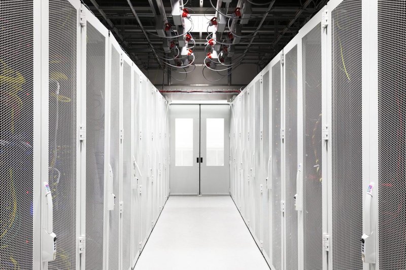 Margvísleg starfsemi fer fram í gagnaverum á Íslandi. Stór hluti tengist enn grefri eftir rafmyntum.