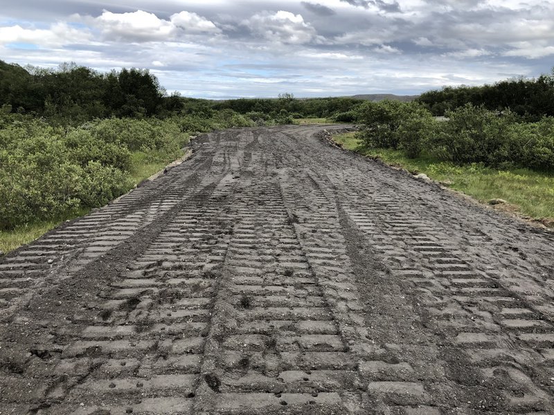 Vegurinn um Vesturdal sunnan Hljóðakletta.