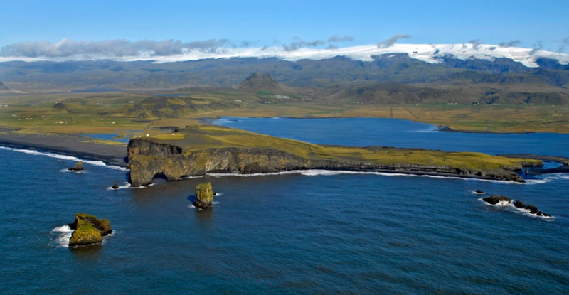 Dyrhólaós er sjávarlón inn af Dyrhólaey og Reynisfjöru. Mynd: Þórir Kjartansson/Af vef Kötluseturs