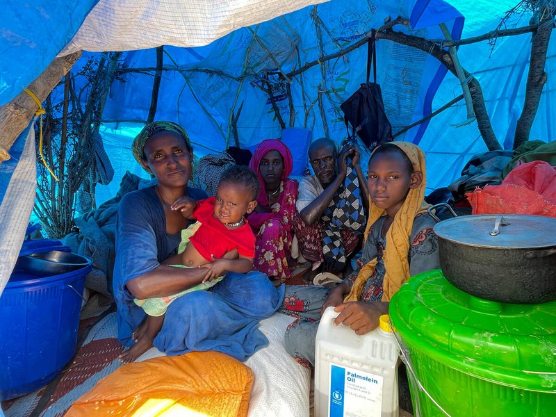 Fjölskylda í tjaldi í flóttamannabúðum í Eþíópíu. Mynd: WFP