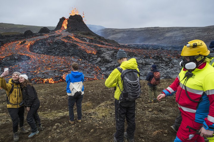 Breskir og bandarískir ferðamenn skilja að jafnaði eftir sig mikið af gjaldeyri hér á landi, samkvæmt fjármálaráðuneytinu.