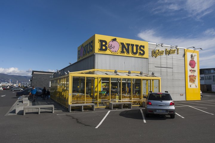 Hagar reka meðal annars verslanir Bónus, sem hafa orðið fyrir áhrifum vegna innkomu Costco.
