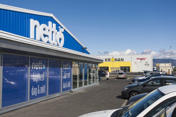 Nettó og Heimkaup hafa ráðið inn tugi nýrra starfsmanna til að mæta aukinni eftirspurn í netverslun og Krónan hyggur á opnun netverslunar innan skamms.