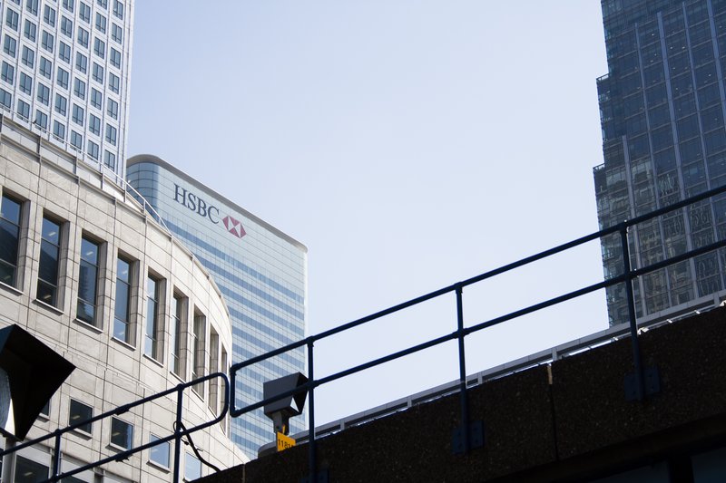 Hlutabréf í HSBC og fleiri bönkum hafa fallið mikið í verði í dag.