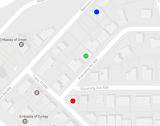 Nágrannar Geirs og Ingu Jónu, en sendiráðsbústaðurinn er merktur með grænu, hús Ivönku Trump með rauðu og hús Obama með bláu.