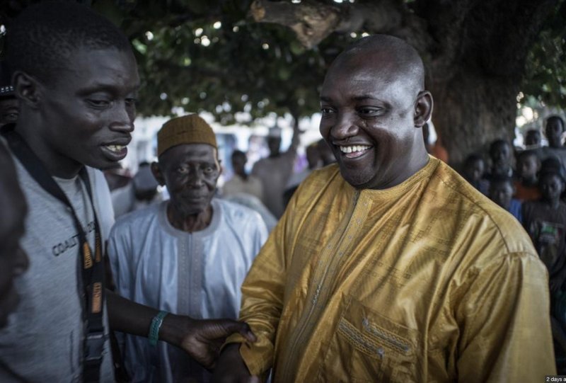 Adama Barrow hefur þegar svarið embættiseið í embætti forseta Gambíu.