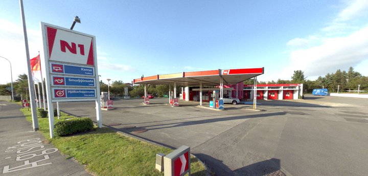 Við Ægisíðu 102 er í dag þjónustu- og bensínstöð á vegum N1.