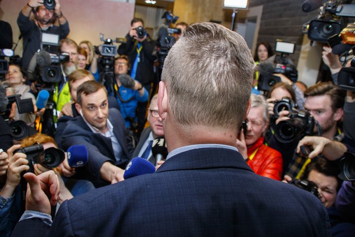 Höskuldur Þórhallsson í tröppunum