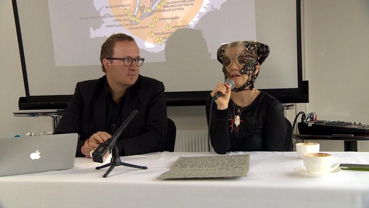 Andri Snær Magnason og Björk á blaðamannafundi sem þau héldu á meðan að Iceland Airwaves stóð yfir í nóvember. Myndband af fundinum er hægt að sjá neðar í fréttinni.