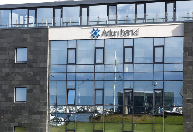 Ríkið á 13 prósent hlut í Arion banka.