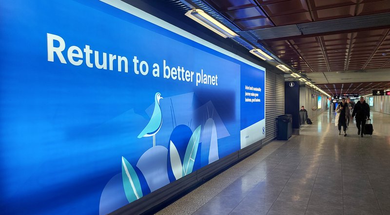 Auglýsing Arion banka í Leifsstöð. Mynd: Sunna Ósk Logadóttir