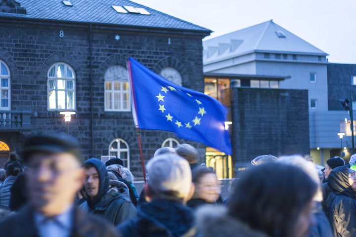 Hlutfall Íslendinga sem hlynntir eru aðild Íslands að Evrópusambandinu hefur ekki mælst hærra en í nýrri könnun Prósents