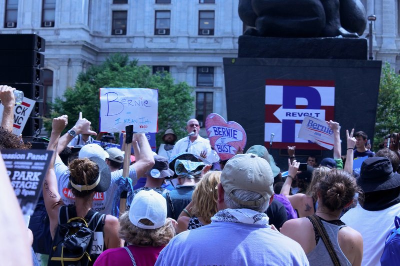 Stuðningsmenn Bernie Sanders mótmæltu í miðborg Fíladelfíu