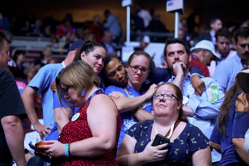 Sumir grétu fyrir ósigri Sanders.