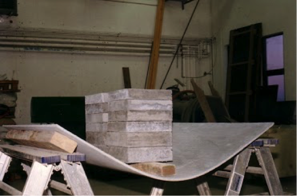 Beygjutogþol mælt á 10 millimetra þykkri plötu úr plasttrefjasteypu.