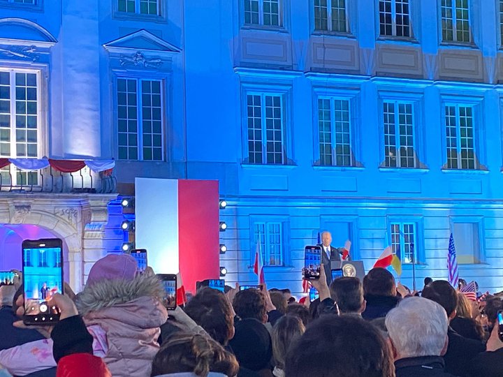 Joe Biden Bandaríkjaforseti flytur ræðu sína í Varsjá síðdegis í dag.