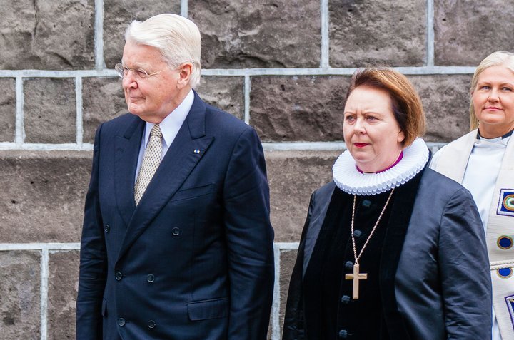 Agnes ásamt Ólafi Ragnari Grímssyni á leið í Dómkirkjuna við þingsetningu Alþingis.