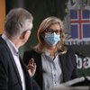 Þórólfur Guðnason sóttvarnalæknir og Alma Möller landlæknir undirrita tilkynninguna ásamt Rúnu Hvannberg, forstjóra Lyfjastofnunar.