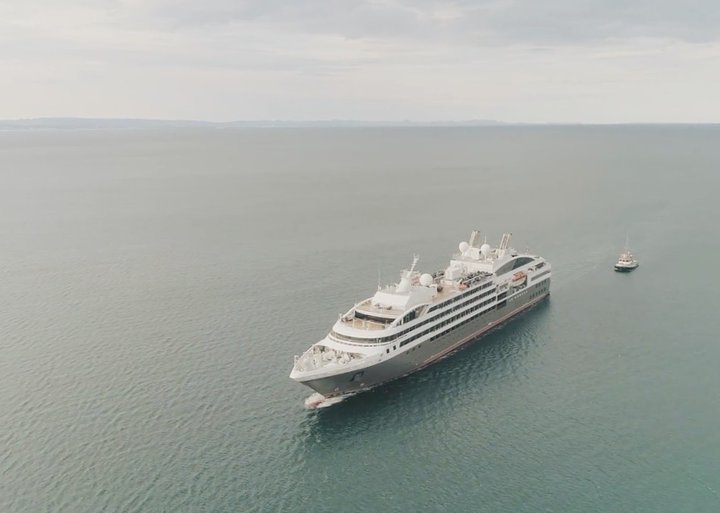 Farþegaskipið Boreal heldur frá Reykjavíkurhöfn á morgun. Það tekur um 200 farþega en í fyrstu siglingunni verða á bilinu 50 til 60 farþegar sem allir koma með flugi frá París á morgun.