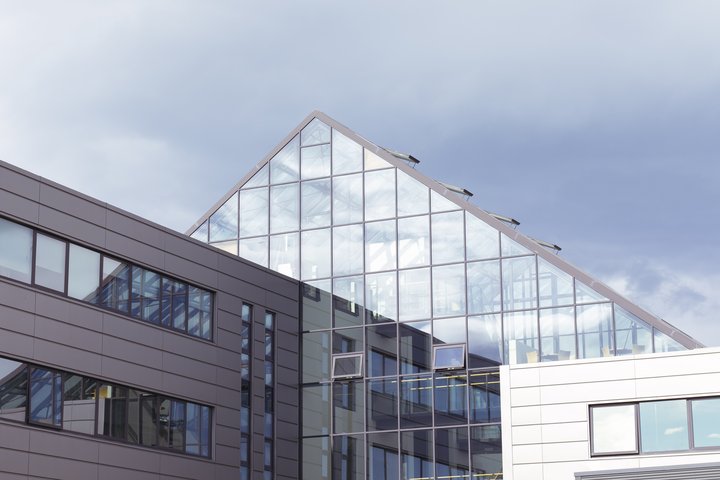 Setið var á fundum fram undir morgun í Karphúsinu og náðust samningar eftir fund sem hafði staðið í um 20 klukkustundir.