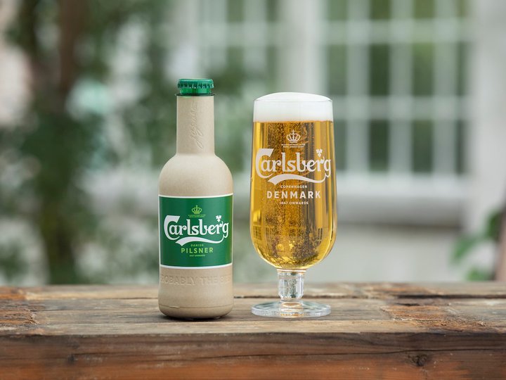 Carlsberg ætlar að selja pilsner í pappaflöskum sem að innan eru húðaðar með plastlíku efni úr plöntum.