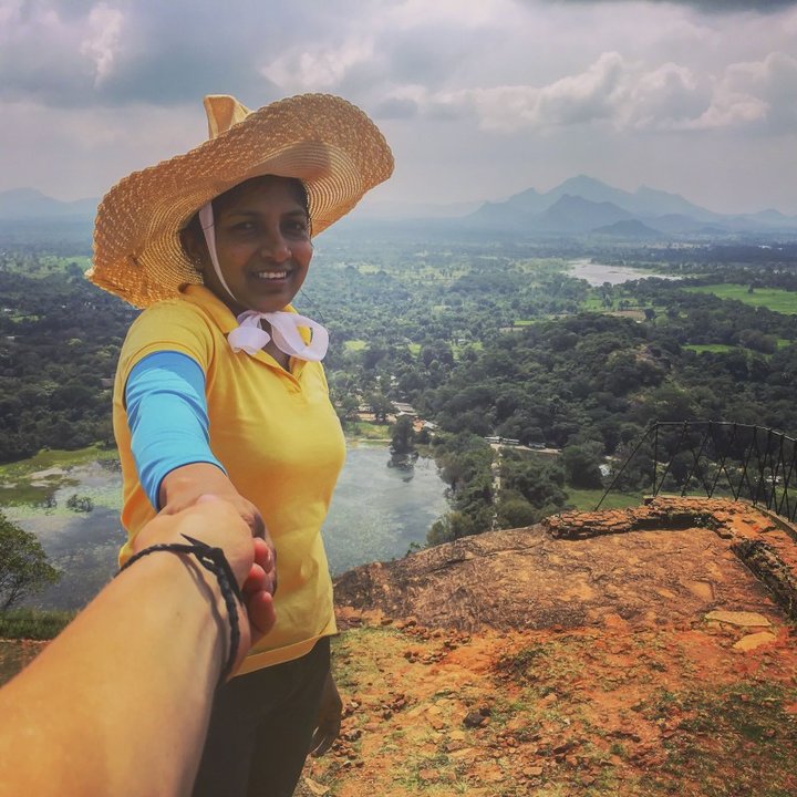 Benedikt ætlar að gefa út bók með myndum af fólki brosa. Ágóðinn rennur til styrtkar Tómstundasjóðs flóttabarna.