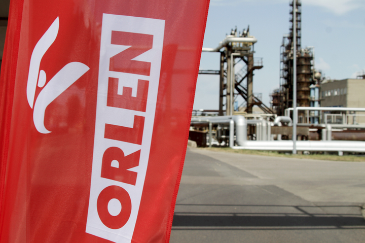 Orlen er stærsta fyrirtæki Póllands og lýtur stjórn ríkisins, sem á í því 27,5 prósent hlut.