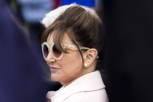 Dorrit Moussaeiff færði lögheimili sitt í lok árs 2012. Skömmu síðar ákvað Ólafur Ragnar að bjóða sig aftur fram til forseta.