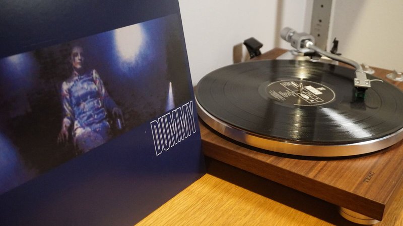 Dummy undir nálinni.