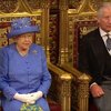 Elísabet II Englandsdrottning flutti stefnuræðu stjórnvalda í upphafi nýs þings. Karl Bretaprins sat með henni við upphaf þingsins, því eiginmaður hennar Filipus prins var lagður inn á sjúkrahús í gærkvöldi.