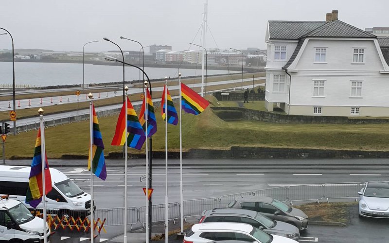 Regnbogafáninn við Advania. Mynd: Mannlíf