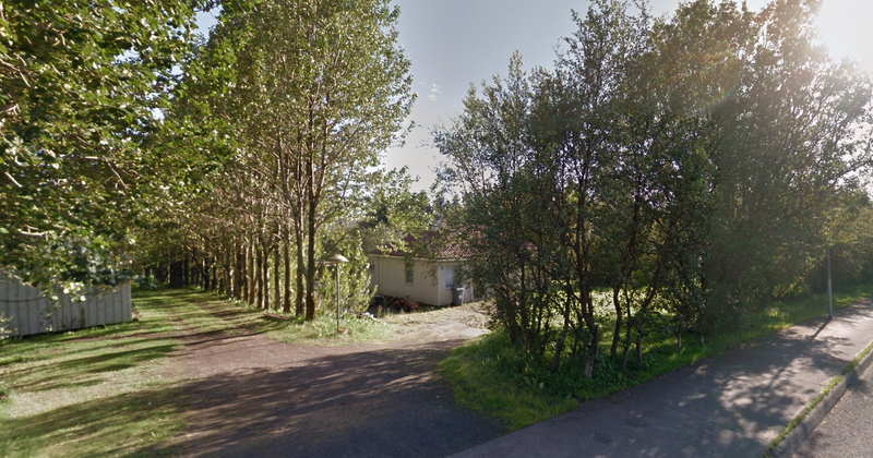 Hér sést glitta í einbýlishúsið við Fossvogsblett 2 á milli trjánna. Mynd: Google Maps