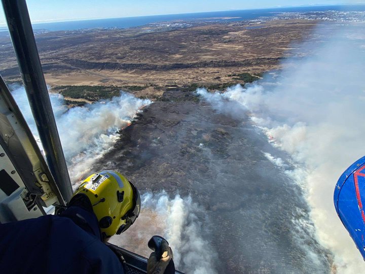 Gróðureldar hafa verið tíðir á suðvesturhorninu undanfarna daga, enda hefur ekki rignt dropa úr lofti dögum saman og eldsmatur mikill. Mynd frá slökkvistarfi í Heiðmörk í upphafi mánaðar.