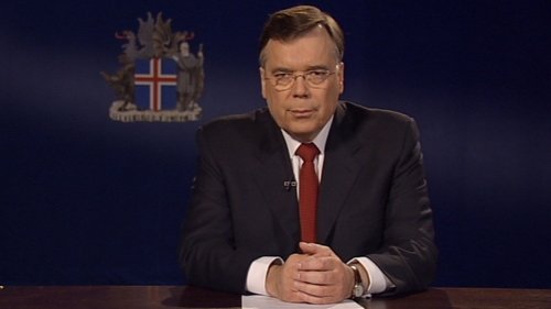 Neyðarlögin, sem Geir H. Haarde kynnti í sjónvarpsávarpi 6. október 2008, gerðu innstæður landsmanna að forgangskröfum í bú banka. Þær eru enn uppistaðan í fjármögnun endurreistu bankanna.