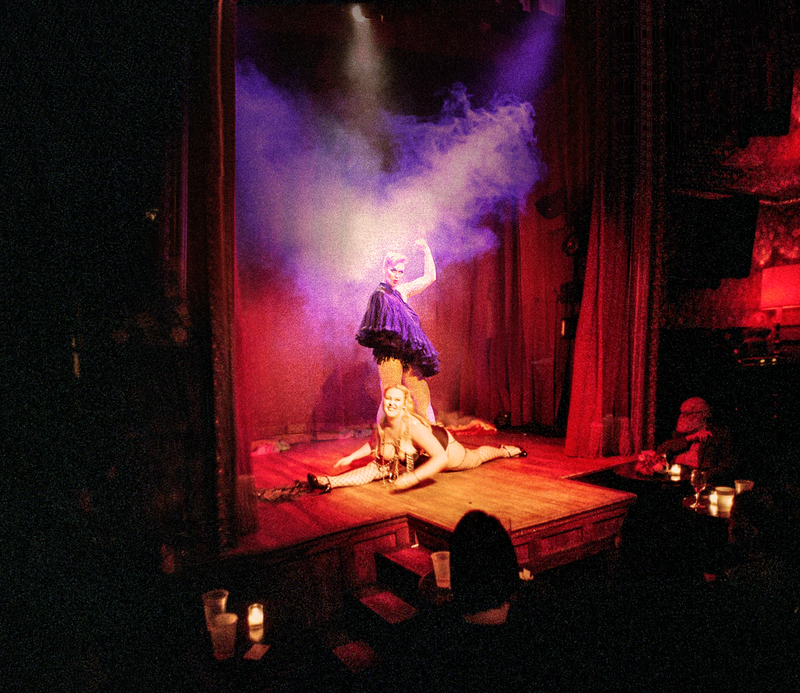 Gógó Starr og Miss Mokki saman á The Slipper Room.