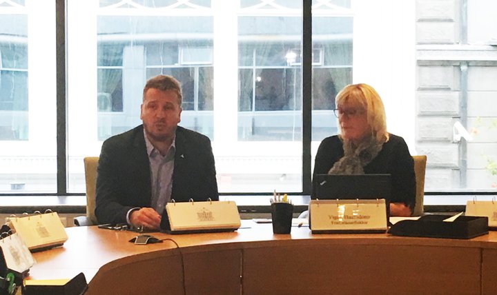 Varaformaður og formaður fjárlaganefndar kynntu skýrsluna á fundi með fjölmiðlum á mánudag.