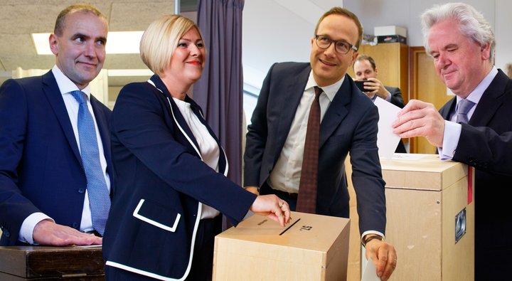 Guðni, Halla, Andri Snær og Davíð mættu öll glöð með fjölskyldum sínum á kjörstað. 