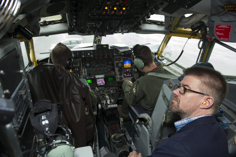 Gunnar Bragi Sveinsson utanríkisráðherra hefur staðið fast í lappirnar gagnvart þrýstingi um að endurskoða stuðning Íslands við viðskiptaþvinganir gegn Rússum.