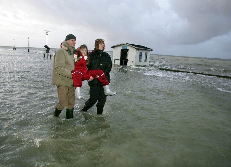 Frá sjávarflóði við strendur Jótlands árið 2005. Mynd: EPA
