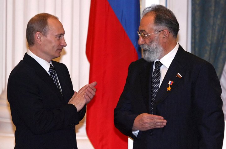 Vladimír Pútín Rússlands forseti ásamt Artúri Chilingarov, landkönnuði, þingmanni og heiðursstjórnarmanni í Hringborði Norðurslóða.