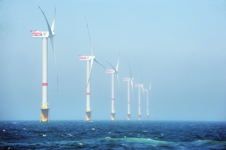Vindmyllugarðar munu þekja um eitt prósent af norsku hafsvæði eftir um 20 ár, alls um 1.500 vindmyllur, samkvæmt áætlun stjórnvalda. Þessi vindmyllugarður á myndinni er við strendur Belgíu.